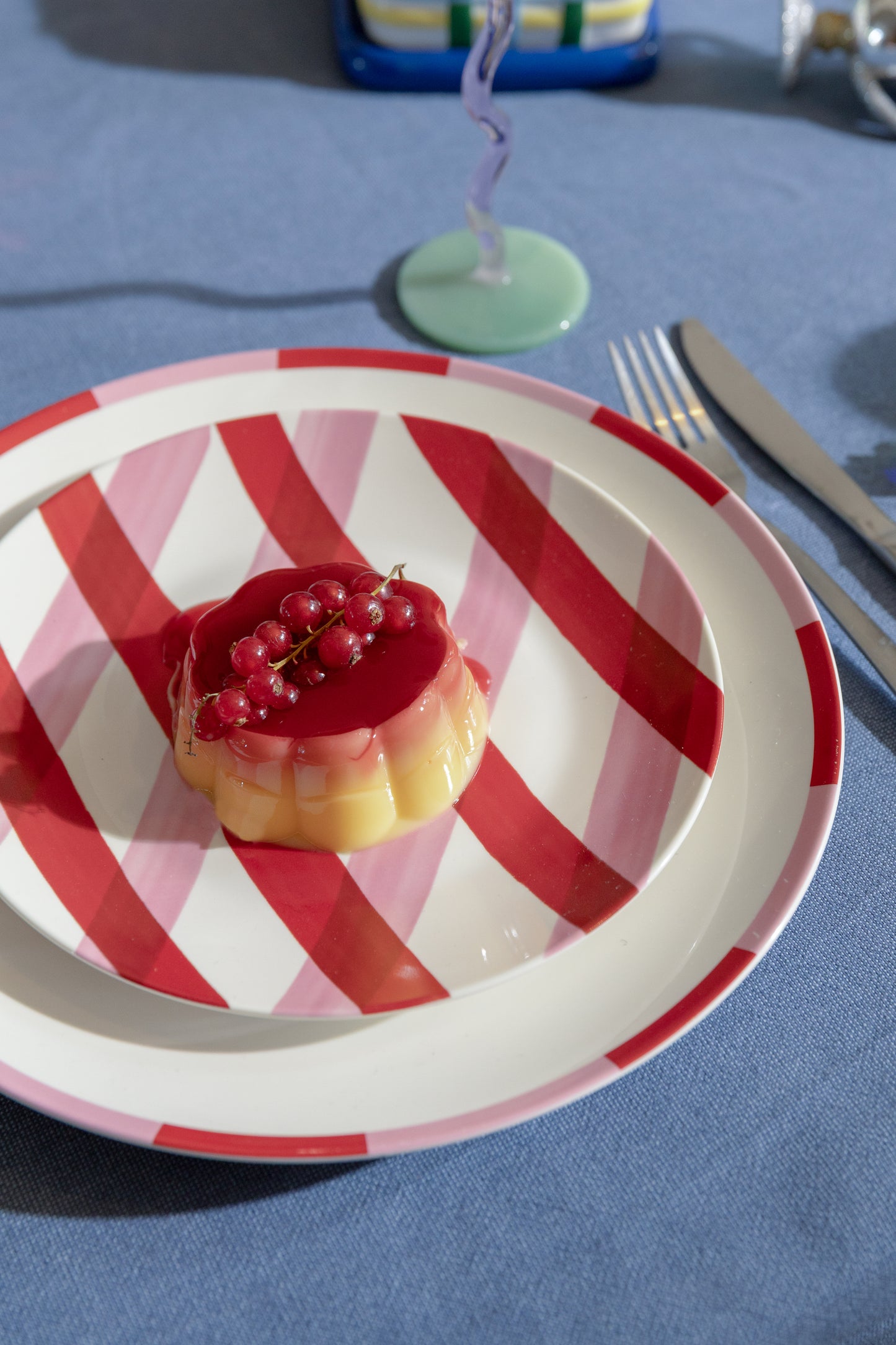 Lot 4 assiettes décor à quadrillages