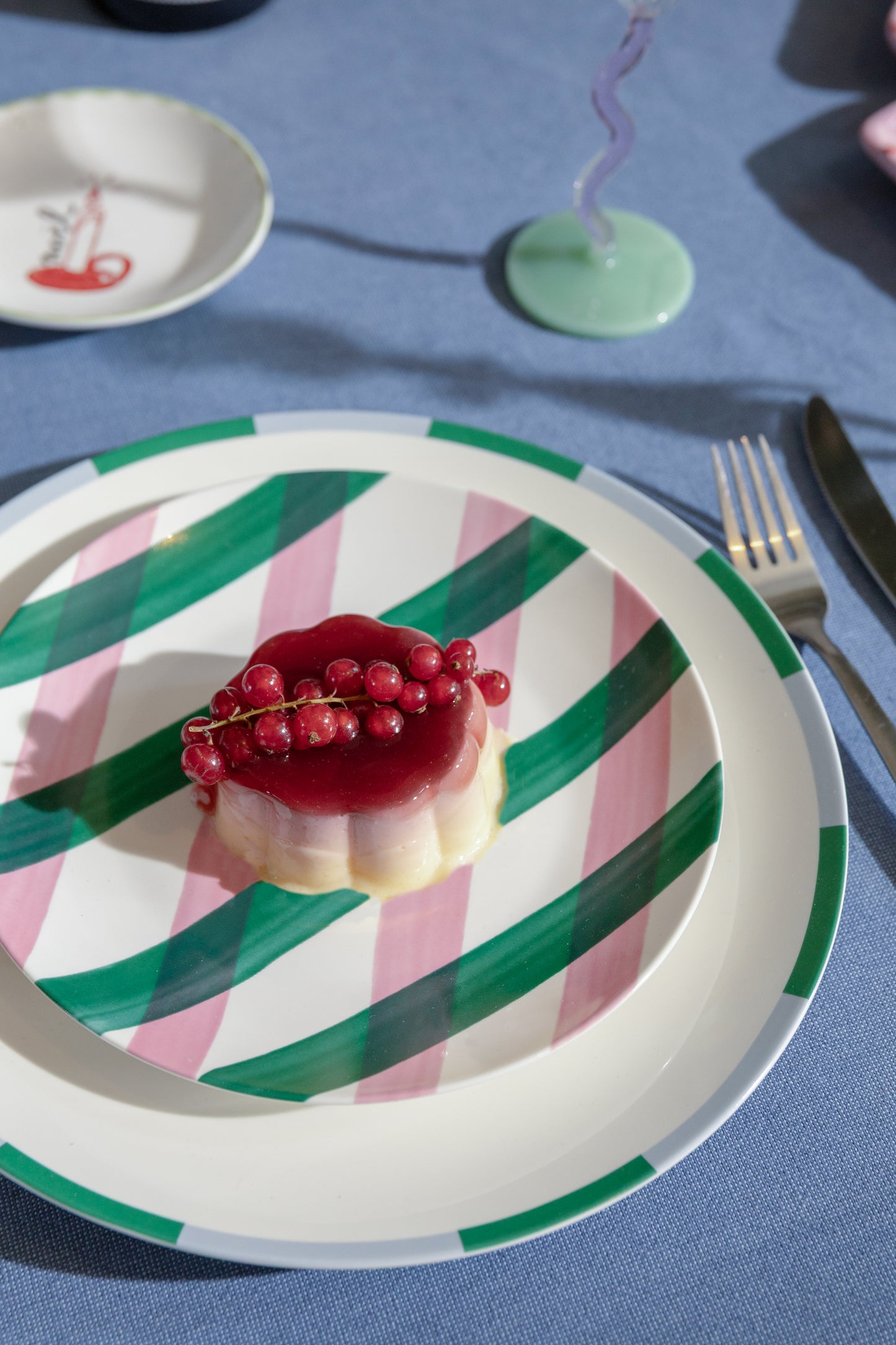 Lot 4 assiettes décor à quadrillages