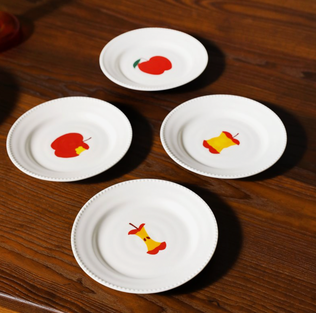 Lot 4 assiettes décor pomme