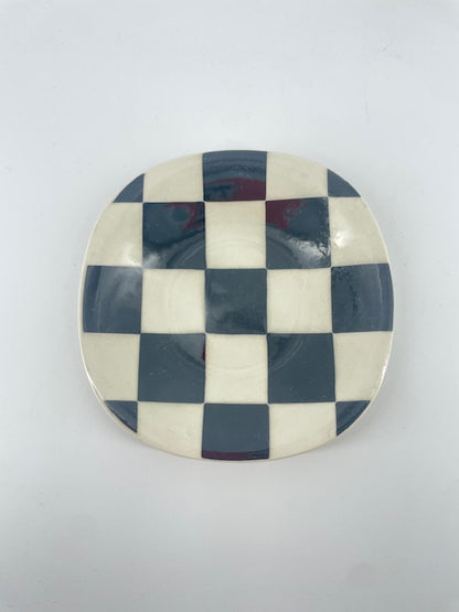 1 Assiette à biscuit / Soucoupe  Damier Expo 58